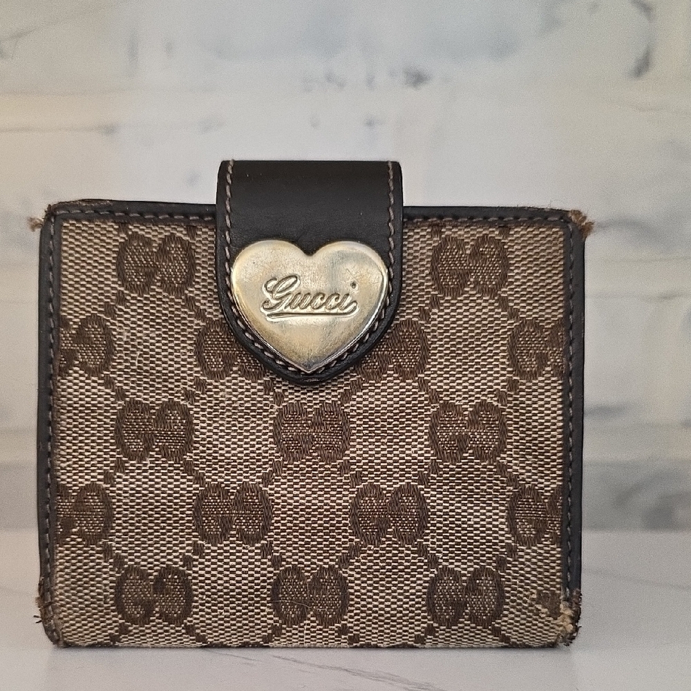 Gucci Beige and Brown Heart Clasp Wallet